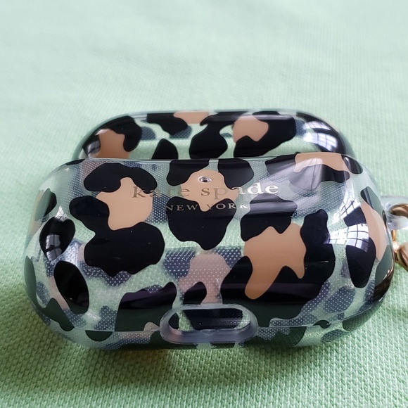 KATE SPADE LEOPARD AIRPODS PRO CASE:NIB LEOPARD - Picture 7 of 9